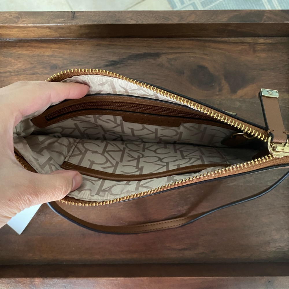 Closet Closing Sunday!! Taking Offers! MICHAEL KORS & CALVIN KLEIN Purses - Picture 4 of 13